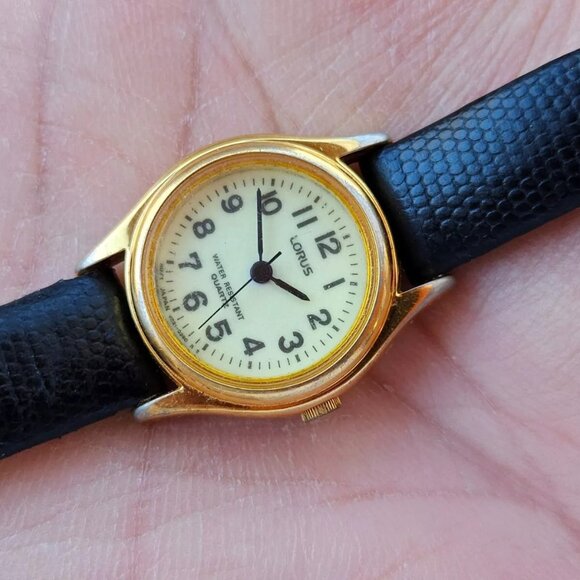 lorus Accessories - Lorus Ladies Wrist Watch Gold Tone Case Analog Quartz Women Watch Read Desc Bra